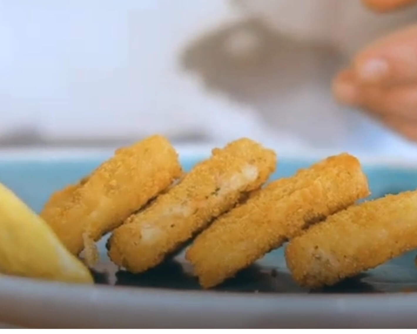 Croccafish al tonno e pomodoro con salsa di guacamole